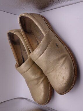 b.ø.c Gold Metallic Comfort Clog Loafers Size 6